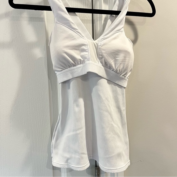 ALO White Crossback V Neck Top w Built in Bra - Picture 2 of 6